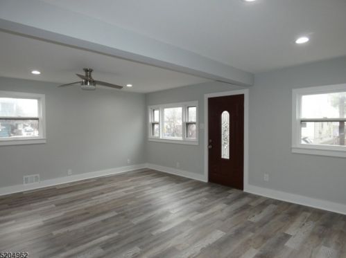 29 Fiat Ave, Iselin, NJ 08830-1415