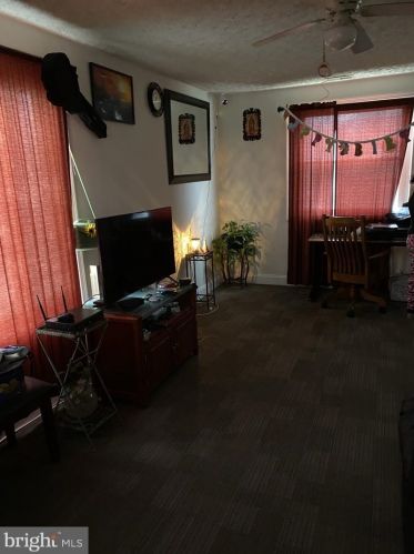 618 Binsted Rd, Glen Burnie, MD 21060-7326