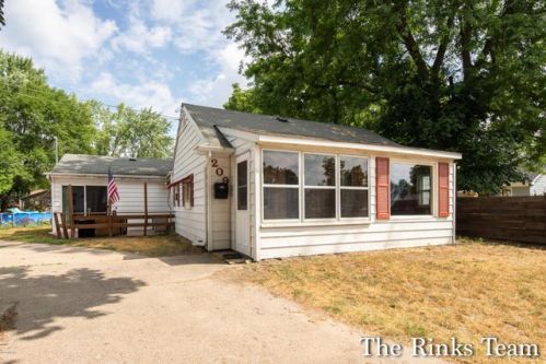 209 Pine St, Lowell, MI 49331-1150