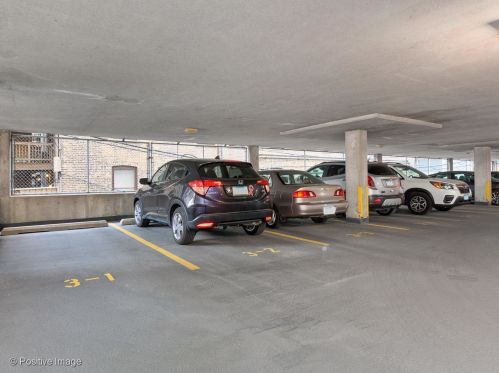 2740 Pine Grove Ave, Chicago IL  60614-6110 exterior