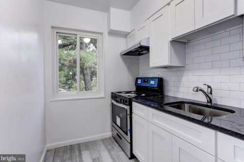 872 Bellevue St, Washington DC 20032-6002 exterior