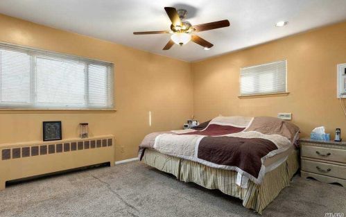 1045 Lawrence Ct, Valley Stream NY 11581-2709 exterior