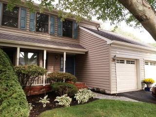 16 Forest Dale Dr, Morristown, NJ 07960-6788