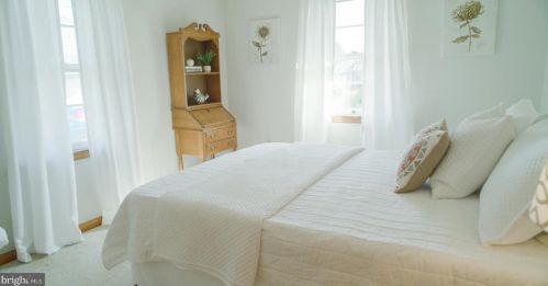 22 Lincoln Dr, Hanover PA 17331-4906 exterior