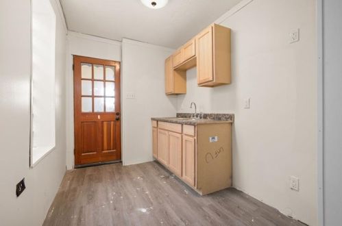 2123 Lloyd Ave, Pittsburgh PA 15218-1734 exterior