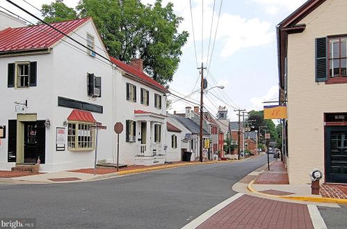 803 Catoctin Cir, Leesburg VA 20176-4951 exterior