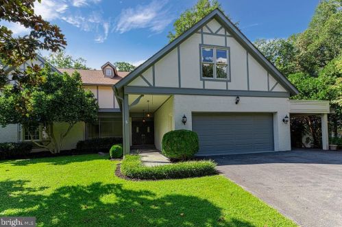 1515 Highwood Dr, Mc Lean VA  22101-5800 exterior