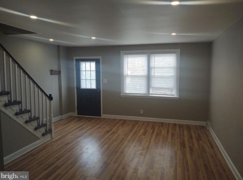 6658 Erdrick St, Philadelphia PA 19135-1604 exterior