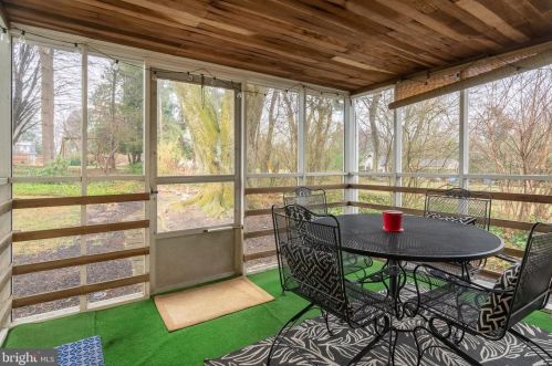 1592 Hollywood Dr, Lancaster PA 17601-5227 exterior