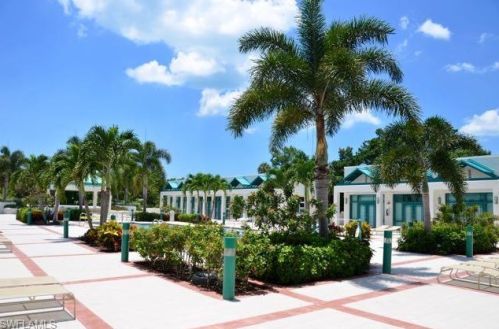 7515 Pelican Bay Blvd, Naples FL 34108-7511 exterior