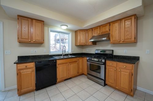 29 Pocantico Ave, Springfield MA 01109-1463 exterior