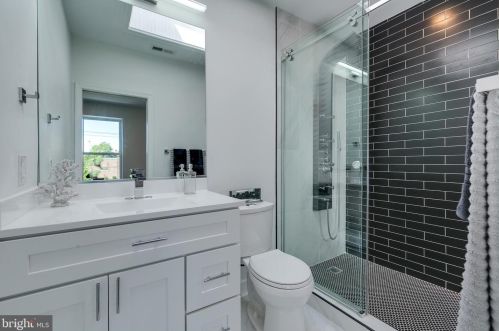 211 Douglas St, Washington DC  20002-1031 exterior