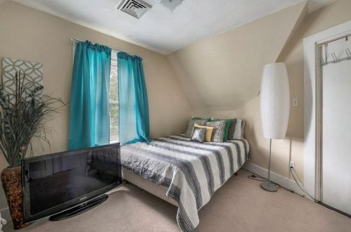 49 Kilton St, Taunton MA 02780-2953 exterior