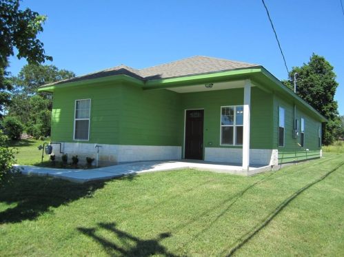 2546 16th St, Hempstead TX  77445-6535 exterior
