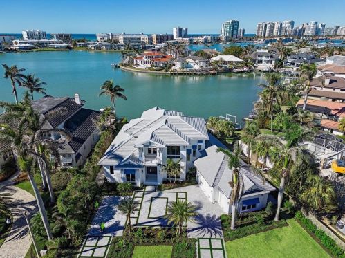 3139 Leeward Ln, Naples FL 34103-4038 exterior