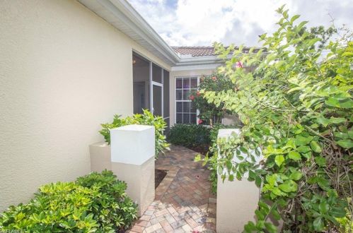 1810 Leamington Ln, Naples, FL 34109-1452