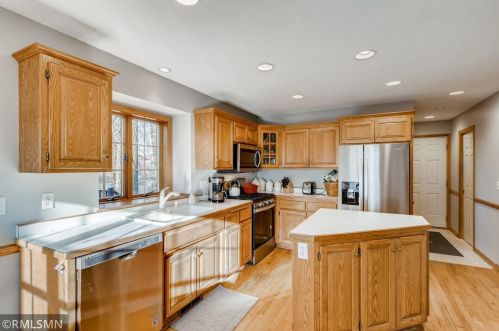 5479 Jenni Ln, Saint Paul MN 55110-5776 exterior