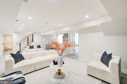 4624 Asbury Pl, Washington DC  20016-4325 exterior