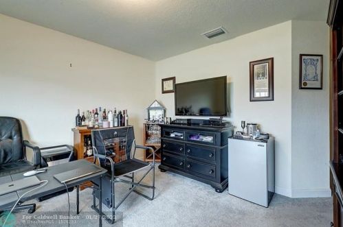 916 Bent Creek Dr, Fort Pierce FL  34947-1330 exterior