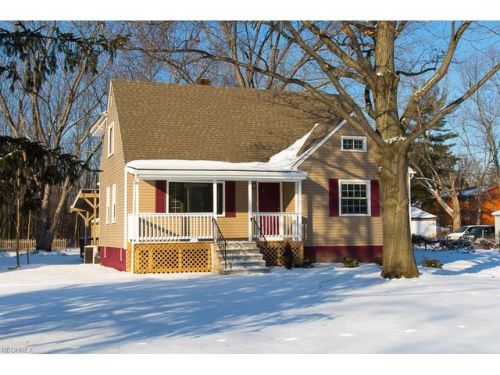 7526 Hickory Rd, Cleveland, OH 44146-6233