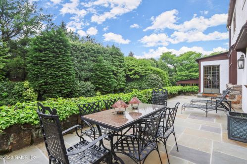 528 Field Point Rd, Greenwich CT 06830-6446 exterior