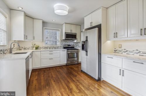 1612 Oakcrest Dr, Alexandria VA 22302-2337 exterior