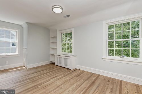 3912 Blackthorn St, Bethesda MD 20815-5056 exterior