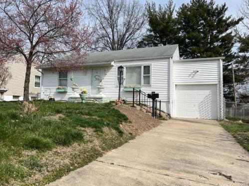 1904 Overland Dr, Saint Louis, MO 63114-2530