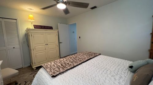 1911 Gaskins Cir, Fort Pierce FL  34952-6640 exterior