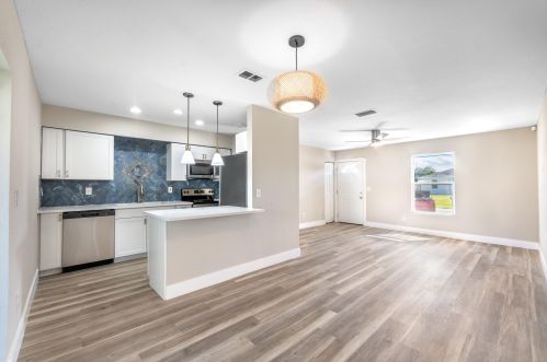 1133 Sudder Ave, Fort Pierce FL  34953-1420 exterior