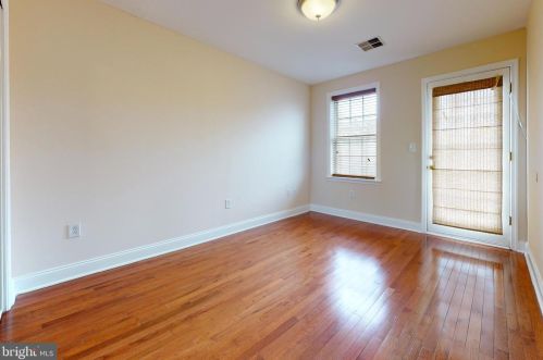 2720 10th St, Philadelphia PA 19133-1511 exterior