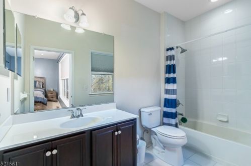 8 Sovereign Dr, Roxbury Township NJ  07836-0230 exterior