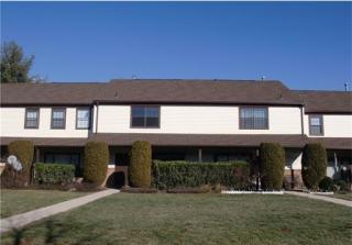 40 Aspen Dr, New Brunswick NJ  08902-1052 exterior