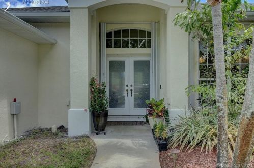 2357 Gillette Ave, Fort Pierce FL  34952-7433 exterior