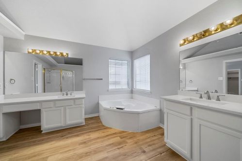 17018 Vinland Dr, Addison TX 75001-5053 exterior