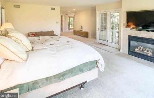 1936 Paper Mill Rd, Huntingdon Valley PA 19006-5814 exterior