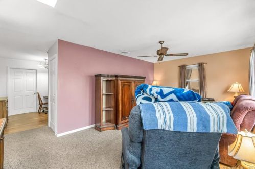 15 Hollywood Ave, Milford CT 06460-4214 exterior