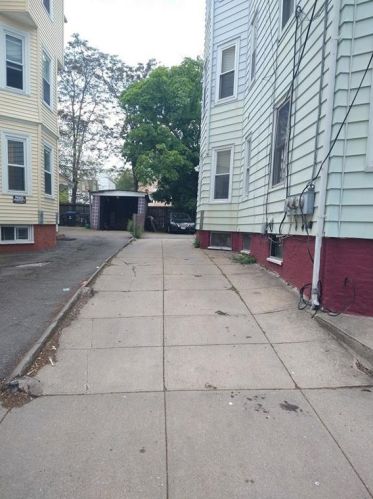 23 Tuxedo Ave, Providence, RI 02909-2431