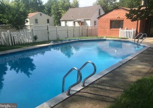 905 Gilbert Rd, Rockville, MD 20851-1315