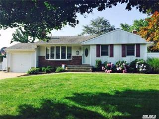 20 Havemeyer Ln, Commack, NY 11725-2032