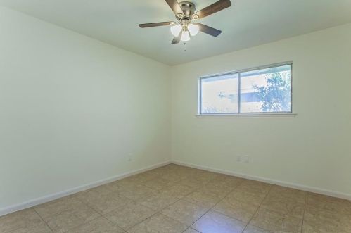 5305 Beckett Cir, Austin TX 78749-2114 exterior