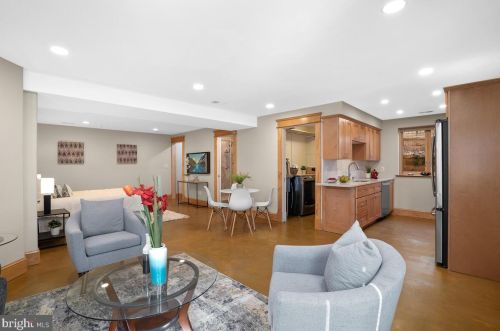 7105 Carroll Ave, Silver Spring MD 20912-4637 exterior