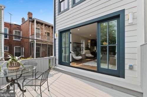 326 D St, Washington DC  20002-5722 exterior