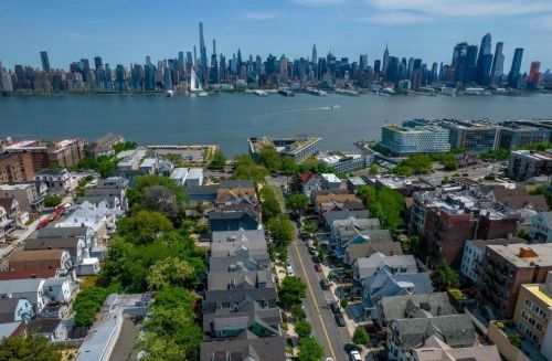 27 St, Union City NJ 07086-7203 exterior