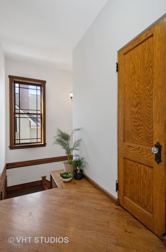 2013 Greenleaf Ave, Chicago IL 60645-3509 exterior