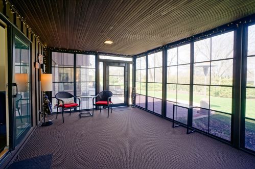 9355 Thrush Ln, Milwaukee WI 53217-1375 exterior