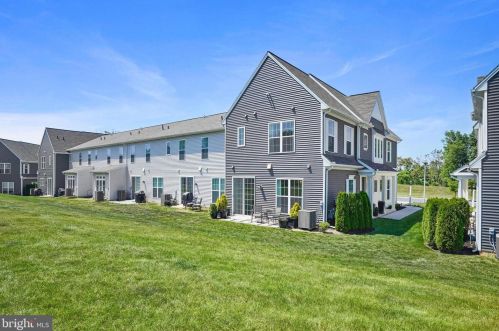 2222 Red Fox Dr, Hummelstown PA 17036 exterior