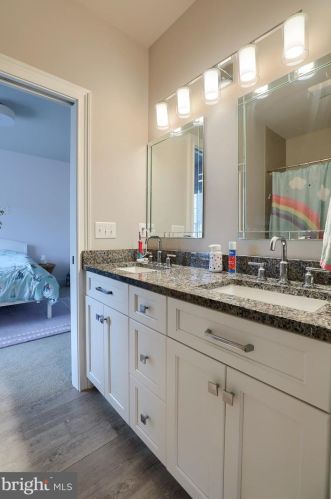 453 Delp Rd, Lancaster PA 17601-2915 exterior