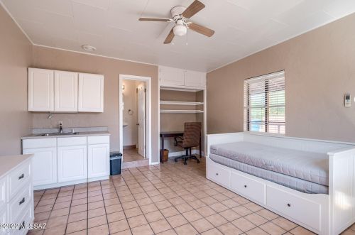 2021 6 St, Tucson AZ 85716-4822 exterior