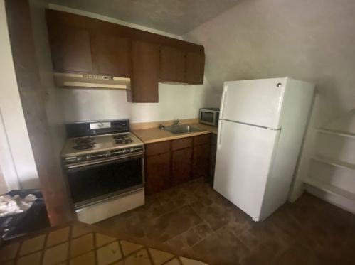 415 Hampton Ave, Pittsburgh PA 15221-3310 exterior